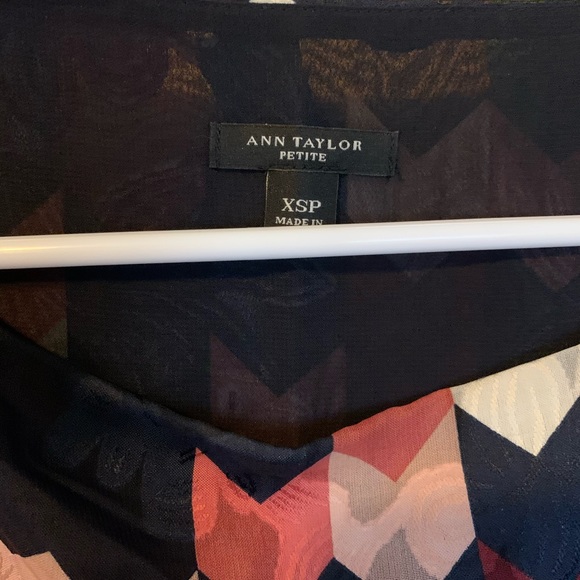 Ann Taylor Petite Geometric short sleeve blouse - Picture 2 of 2